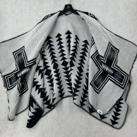 Old Navy Aztec Poncho One Size Open Front Shawl Sweater Cape Black‎ White - Picture 3 of 6